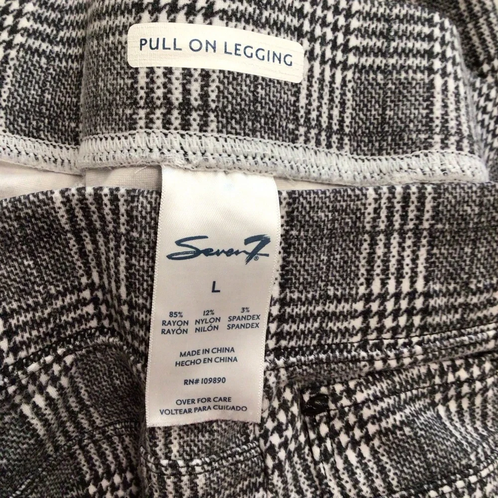 Seven7 Gray and White Plaid Mid Rise Pull On Legging Large